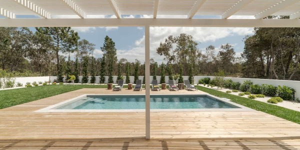 Come scegliere la pergola autoportante in alluminio perfetta per il tuo giardino